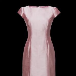 Feestelijk, zakelijke roze glanzende jurk